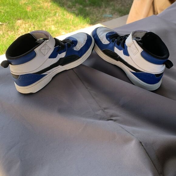 Take 50% OFF- Puma Blue and White Boys Sneakers with Classic Design, Size-1C - Picture 4 of 8